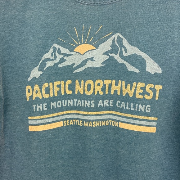 Pacific Northwest the Mountains are Calling, Seattle sweatshirt. - Picture 5 of 5